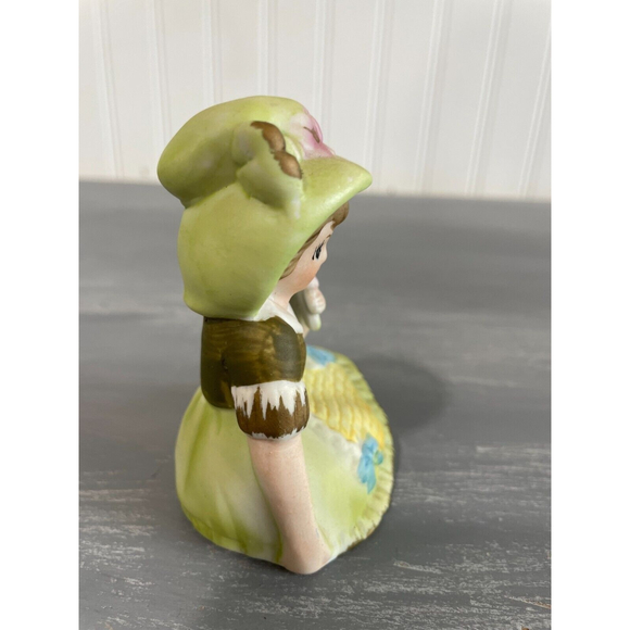 Vintage 4” Porcelain Sitting Girl Figurine Holding Flower Ceramic 3871 - Picture 5 of 8